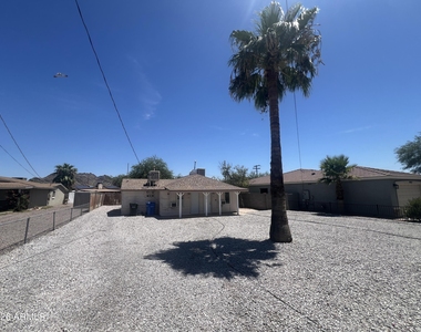 10017 N 7th Place - Photo Thumbnail 1