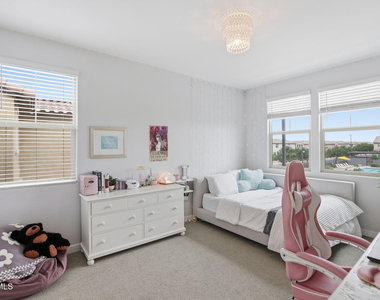 1166 E Weatherby Way - Photo Thumbnail 19
