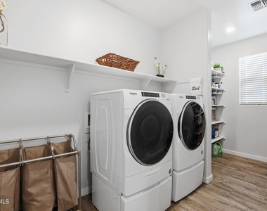 1166 E Weatherby Way - Photo Thumbnail 46