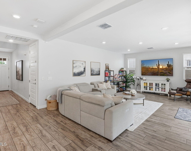 1166 E Weatherby Way - Photo Thumbnail 3