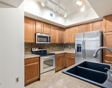 900 S 94th Street - Photo Thumbnail 9