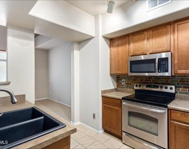 900 S 94th Street - Photo Thumbnail 10