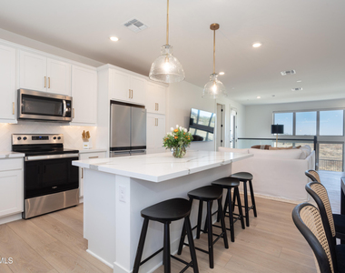 2121 W Sonoran Desert Drive - Photo Thumbnail 11