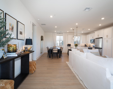 2121 W Sonoran Desert Drive - Photo Thumbnail 2