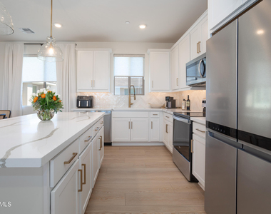 2121 W Sonoran Desert Drive - Photo Thumbnail 8
