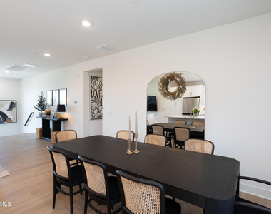 2121 W Sonoran Desert Drive - Photo Thumbnail 4