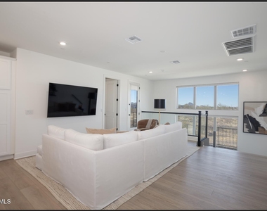 2121 W Sonoran Desert Drive - Photo Thumbnail 3