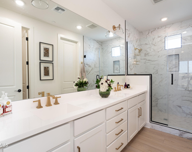 2121 W Sonoran Desert Drive - Photo Thumbnail 17
