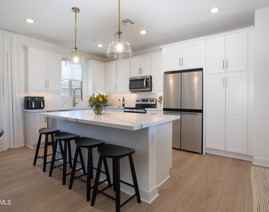 2121 W Sonoran Desert Drive - Photo Thumbnail 7
