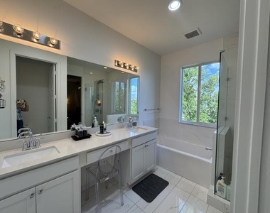 551 Pioneer Way - Photo Thumbnail 11