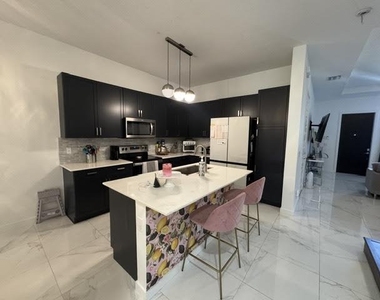 551 Pioneer Way - Photo Thumbnail 5