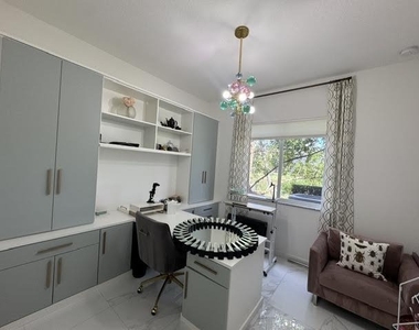 551 Pioneer Way - Photo Thumbnail 7