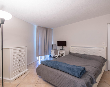 6995 Nw 186th Street - Photo Thumbnail 4