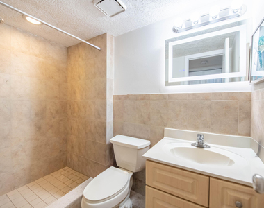 6995 Nw 186th Street - Photo Thumbnail 5