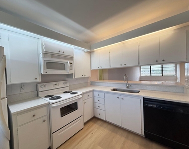 3511 Village Boulevard - Photo Thumbnail 3
