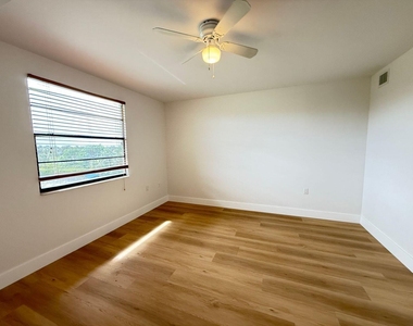 3511 Village Boulevard - Photo Thumbnail 15