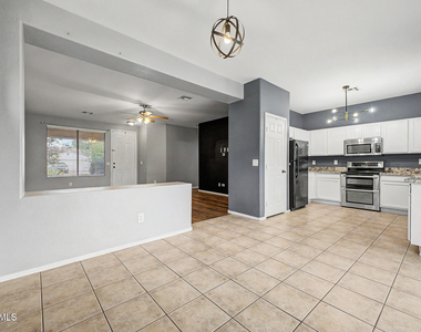 11532 W Cottonwood Lane - Photo Thumbnail 7