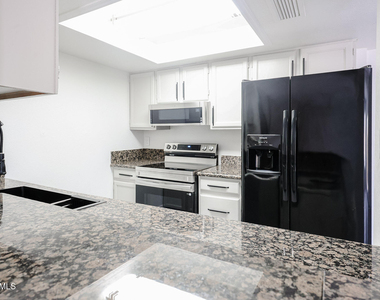 17032 N 16th Drive - Photo Thumbnail 12