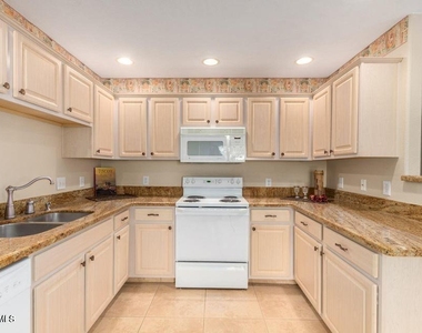 15252 N 100th Street - Photo Thumbnail 10
