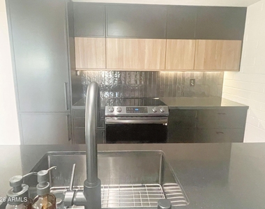 6026 N 79th Street - Photo Thumbnail 7