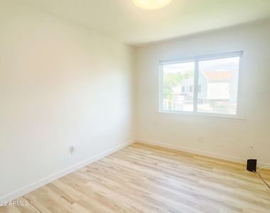 6026 N 79th Street - Photo Thumbnail 14