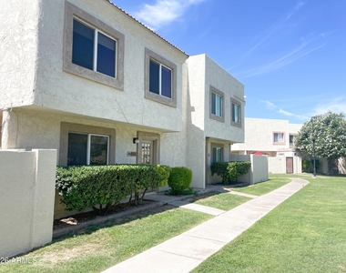 6026 N 79th Street - Photo Thumbnail 1