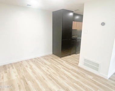 6026 N 79th Street - Photo Thumbnail 5
