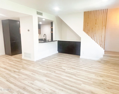 6026 N 79th Street - Photo Thumbnail 4