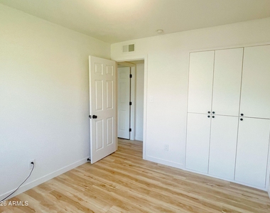 6026 N 79th Street - Photo Thumbnail 15