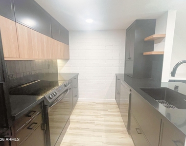 6026 N 79th Street - Photo Thumbnail 8
