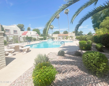 6026 N 79th Street - Photo Thumbnail 22