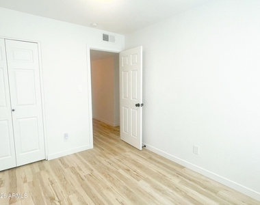 6026 N 79th Street - Photo Thumbnail 13