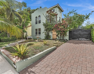 724 Park Place - Photo Thumbnail 2