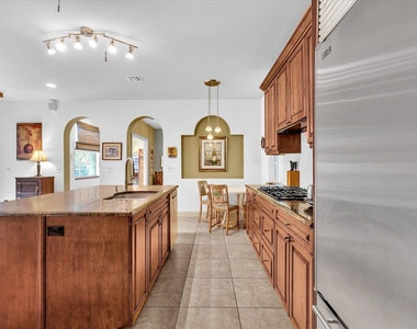 724 Park Place - Photo Thumbnail 12