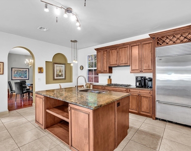 724 Park Place - Photo Thumbnail 11