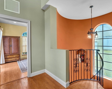 724 Park Place - Photo Thumbnail 26