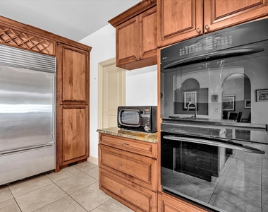 724 Park Place - Photo Thumbnail 14