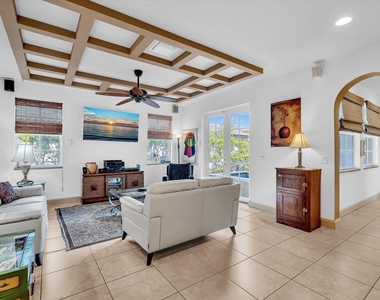 724 Park Place - Photo Thumbnail 5