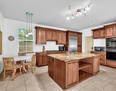 724 Park Place - Photo Thumbnail 7
