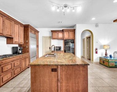 724 Park Place - Photo Thumbnail 10