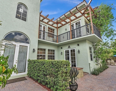 724 Park Place - Photo Thumbnail 21