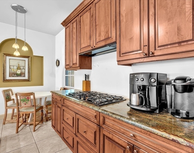 724 Park Place - Photo Thumbnail 13