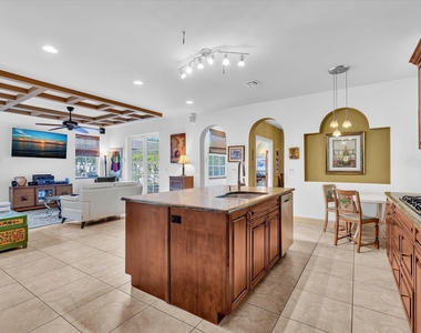 724 Park Place - Photo Thumbnail 9