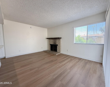 15420 N 23rd Drive - Photo Thumbnail 9