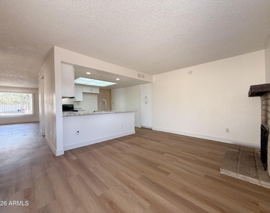 15420 N 23rd Drive - Photo Thumbnail 10
