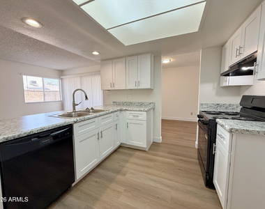 15420 N 23rd Drive - Photo Thumbnail 5