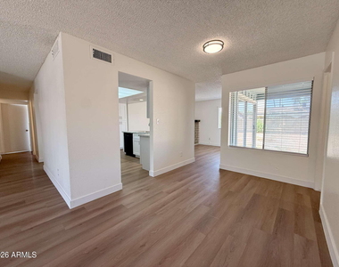 15420 N 23rd Drive - Photo Thumbnail 4