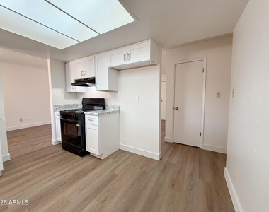 15420 N 23rd Drive - Photo Thumbnail 6