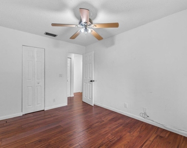 1149 Nw 13th Street - Photo Thumbnail 15