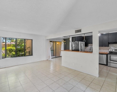 1149 Nw 13th Street - Photo Thumbnail 2